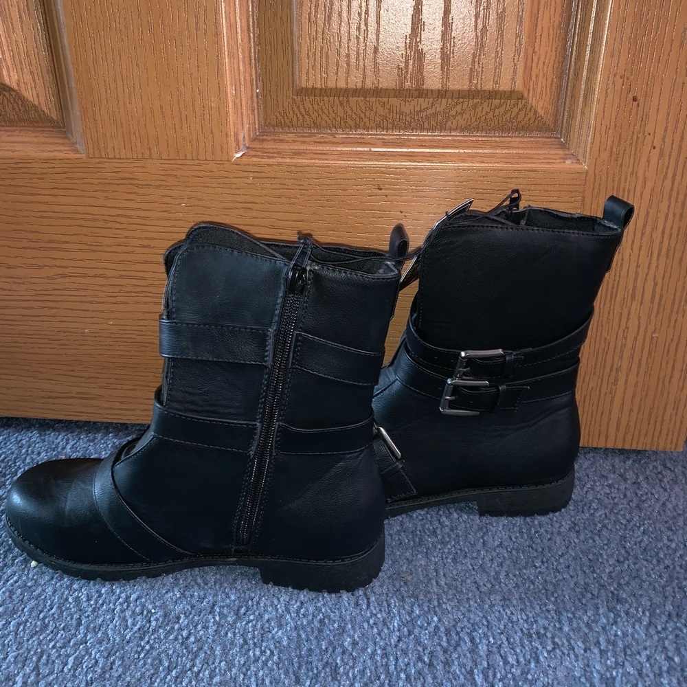 Black Vee bee combat boots